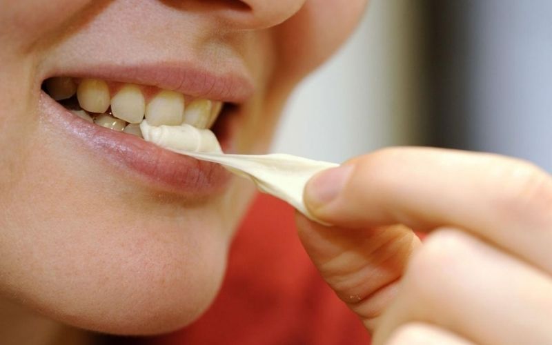 Thói quen ăn uống là một trong những nguyên nhân khiến răng bị sâu