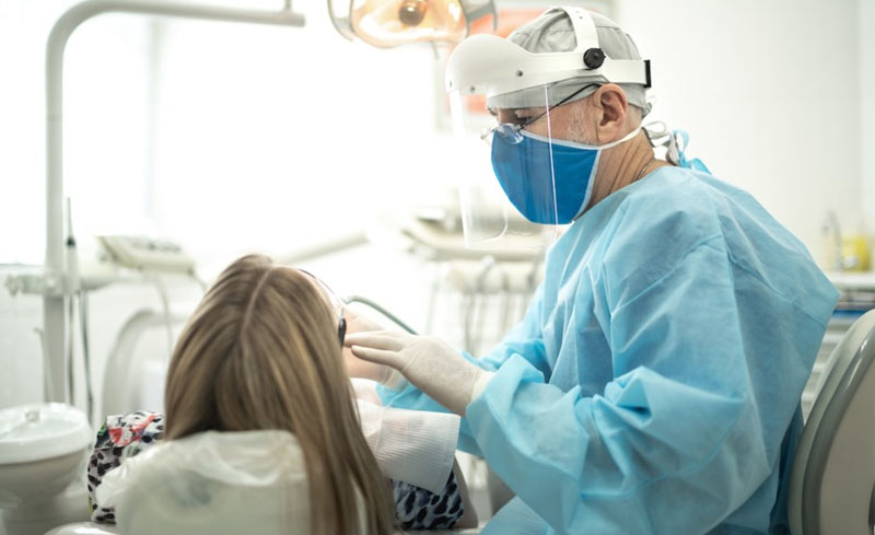 Người bệnh nên đến nha sỹ để được chữa sâu răng tốt nhất.