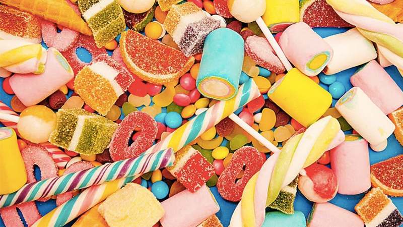 Những loại đồ ăn như bánh kẹo nên tránh dùng