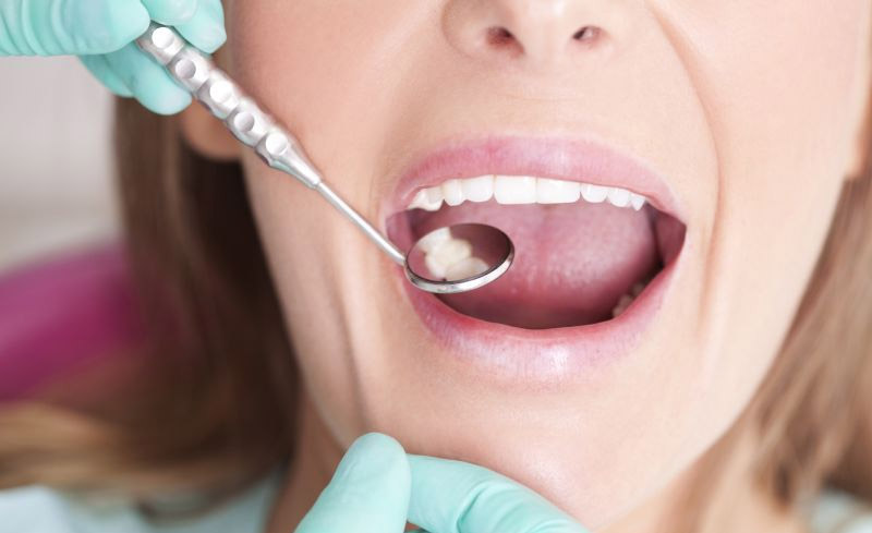 Khám răng và điều trị sâu răng tại cơ sở nha khoa uy tín là vô cùng cần thiết.
