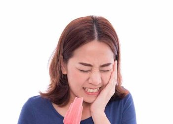 Ê buốt răng sau khi sinh do nhiều nguyên nhân gây ra