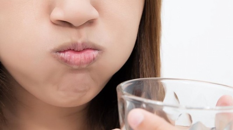 Dùng nước lá tía tô súc miệng giúp giảm triệu chứng sâu răng rất tốt