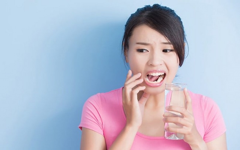 Có rất nhiều trường hợp bị đau răng khi uống nước và ăn đồ lạnh