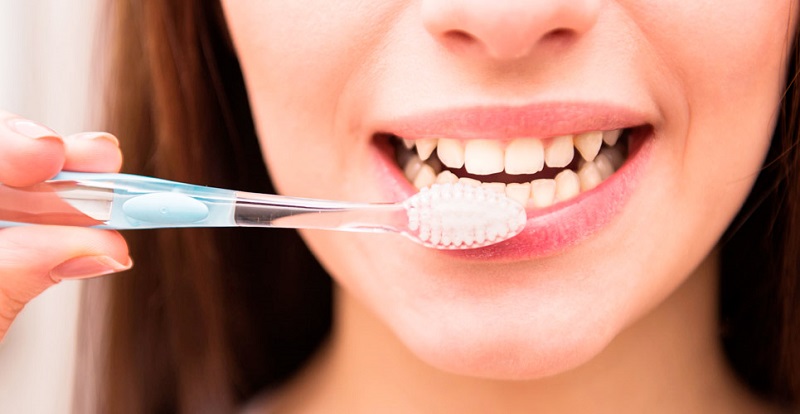 Sử dụng bàn chải lông mềm để bảo vệ răng miệng tốt nhất