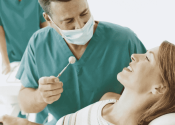 WHO khuyến cáo tạm hủy khám răng định kỳ trong đại dịch COVID-19 1