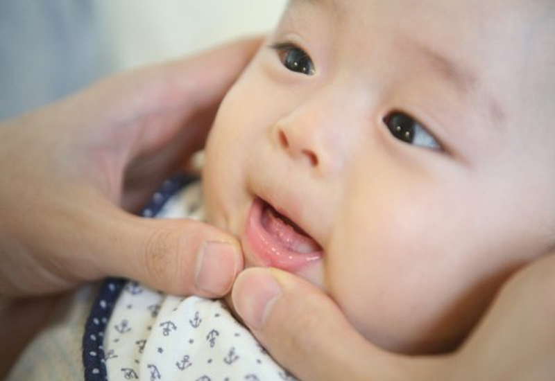 Trẻ 9 tháng chưa mọc răng là một hiện tượng thường gặp