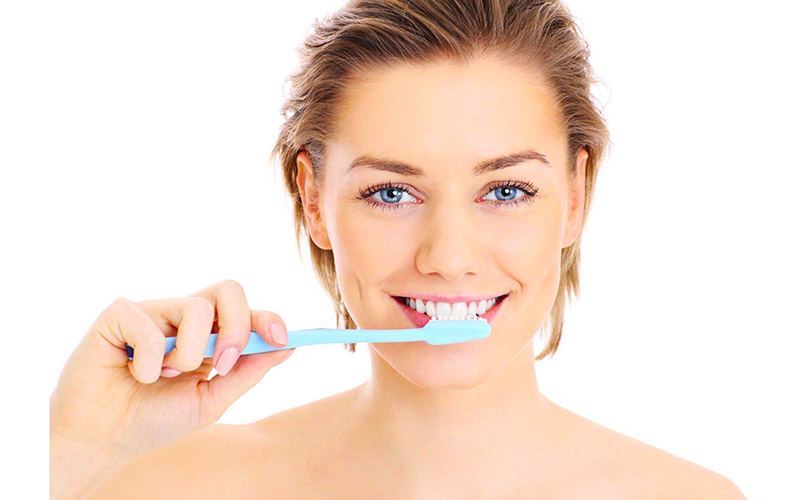 Vệ sinh răng miệng thường xuyên là cách hiệu quả để phòng tránh bệnh hôi miệng