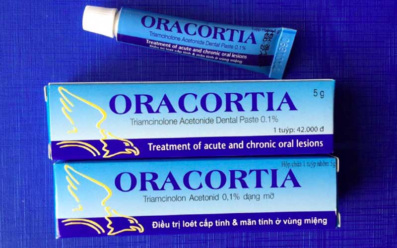 Oracortia được bào chế ở dạng gel bôi, tiện lợi sử dụng