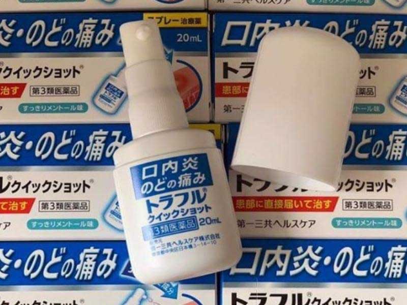 Cách dùng thuốc xịt nhiệt miệng Traful Nhật