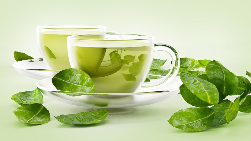 Nước lá trà xanh giúp cải thiện đáng kể tình trạng hôi miệng