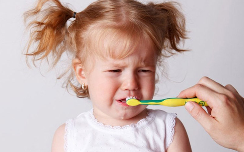 Vệ sinh răng miệng không đúng cách là một trong những nguyên nhân gây bệnh