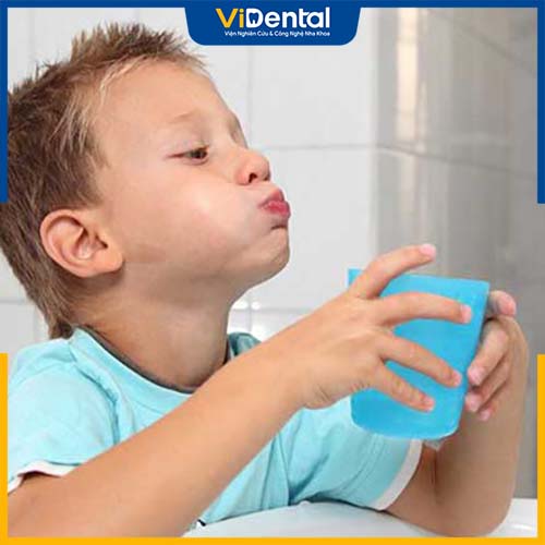 Súc miệng nước muối giúp loại bỏ viêm nhiễm hiệu quả