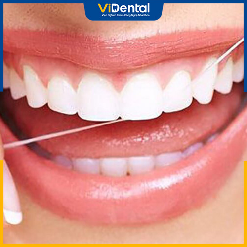 Cần vệ sinh răng miệng sạch sẽ sau khi ăn thịt gà để ngăn ngừa đau nhức răng
