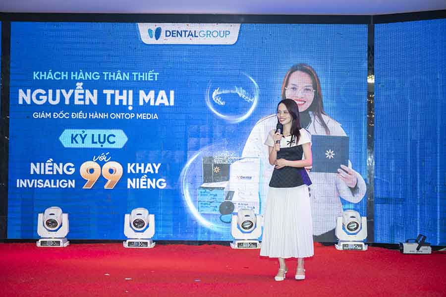 Chị Nguyễn Thị Mai - Khách hàng thân thiết của Dental Group chia sẻ tại sự kiện